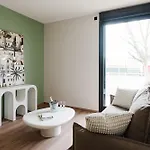 Les De Socrate Hotel *