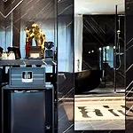 Les De Socrate Hotel *