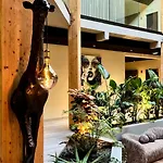 Les De Socrate Hotel *
