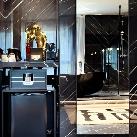 Les De Socrate Hotel *