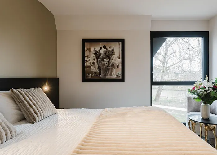 Les De Socrate Hotel